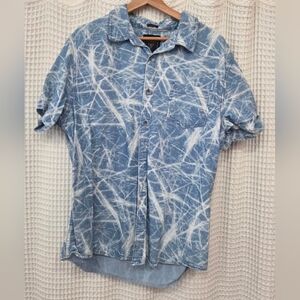 Guess Men's XL Slim Fit Blue and White Abstract Shortsleeeve Resort Shirt